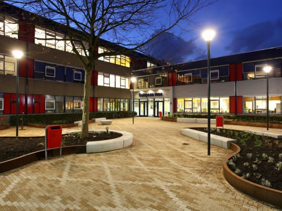 Glasvezel aanleggen voor 9 locaties van het Openbaar Voortgezet Onderwijs (OVO) te Zaanstad.